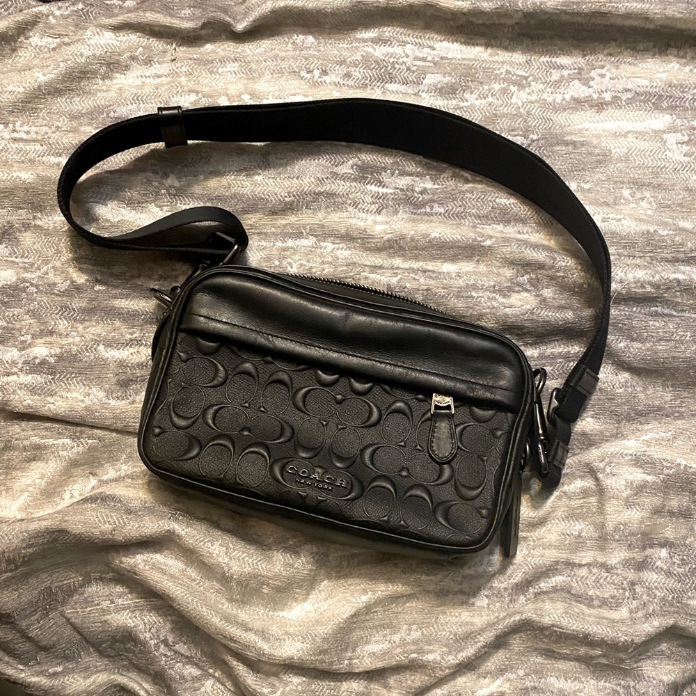 Coach graham in signature leather matte black, puffy
